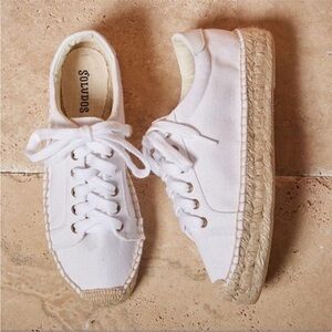 Soludos Izzy espadrille sneaker in white woven canvas!